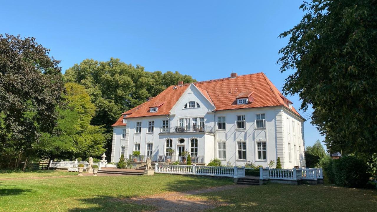 Schloss Badow Eksteriør bilde